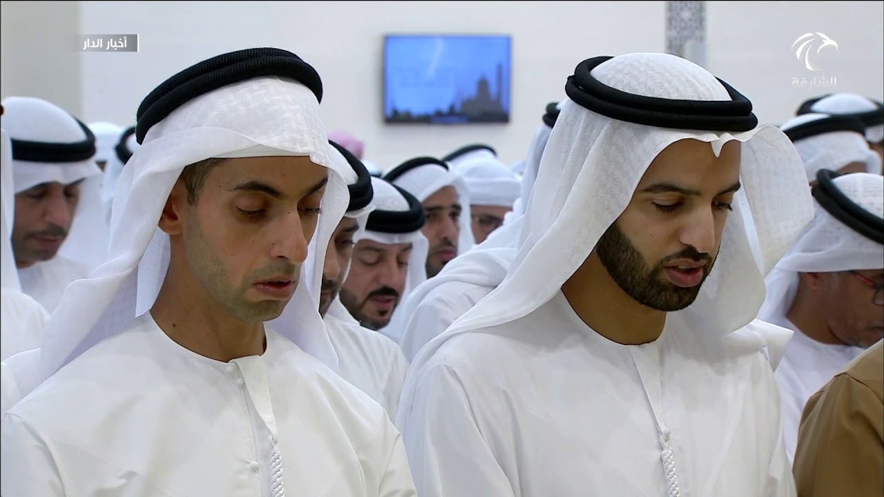 محمد بن زايد والحكام وأولياء العهود والشيوخ والجموع يؤدون صلاة الجنازة على جثمان سلطان بن زايد