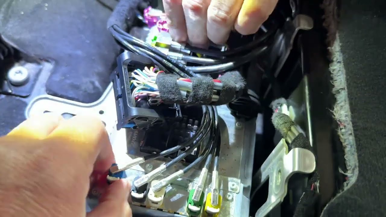 Folie a Deux - Episode 4: Fixing a 2014 BMW i3 Headunit