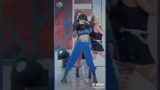 Lisa Changing Her Dance Steps In Raps Part In Hylt