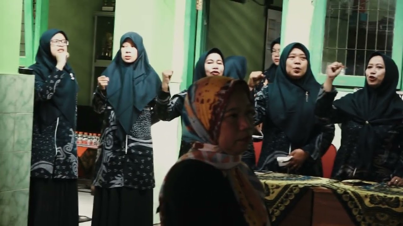 Kirab Pembukaan Wisuda MI Al Hidayat Bunut Wetan, Kec. Pakis 2024