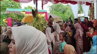 Suwasana Accepts the bride in Naga Raya, very different from Abdy