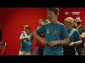 ❤️ Ramiz ZERROUKI bezorgt Anouk (12) een onvergetelijke dag bij FC TWENTE 👏 🇩🇿 | #voetbalgeeft