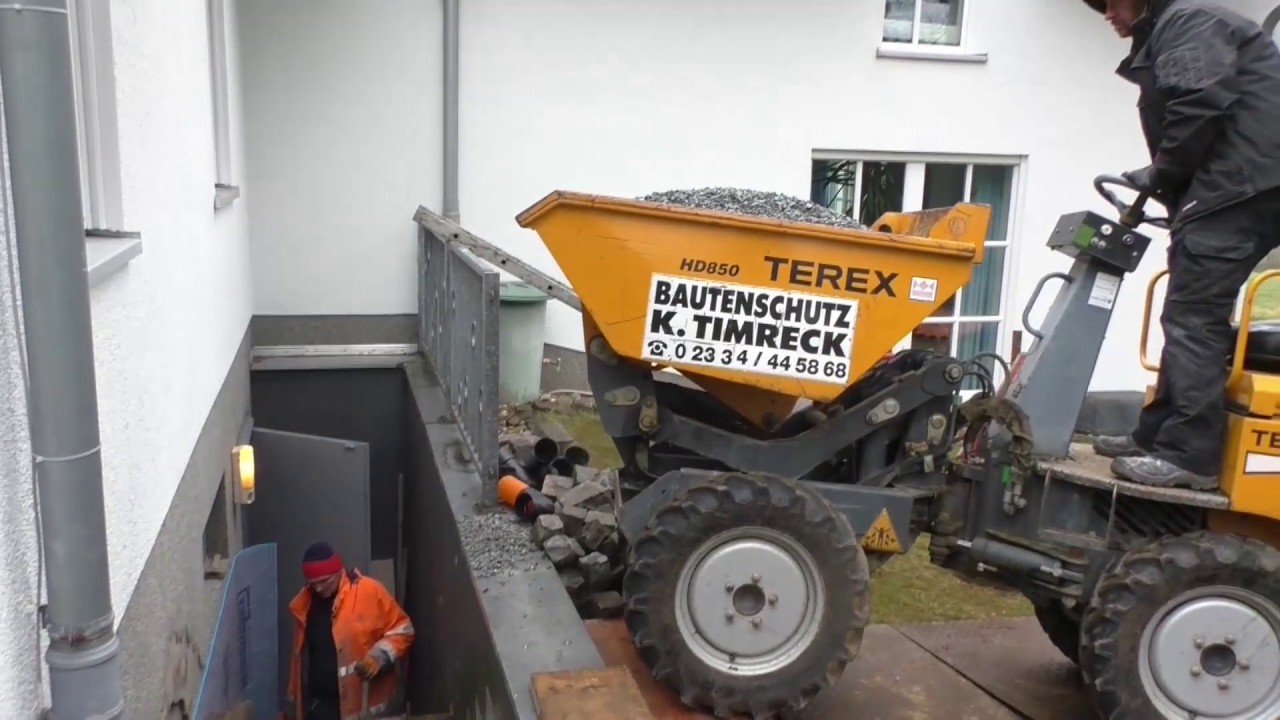 Feuchtigkeit im Keller-  Außenwand abgedichtet und Kellertreppe erneuert - Firma Timreck