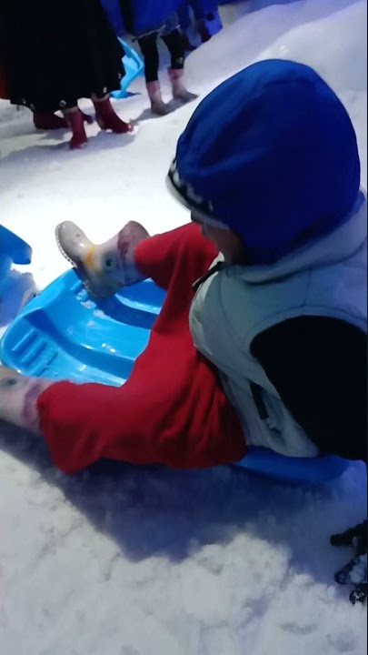 Main Salju di Bandung #salju #saljubandung☃️⛄⛷️❄️🎿🏂