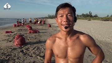 Thầy Giáo Sáu Múi "Gây Bão" Khi Nhặt Rác Tại Bãi Biển Mỹ Khê | Top 5 Quảng Ngãi