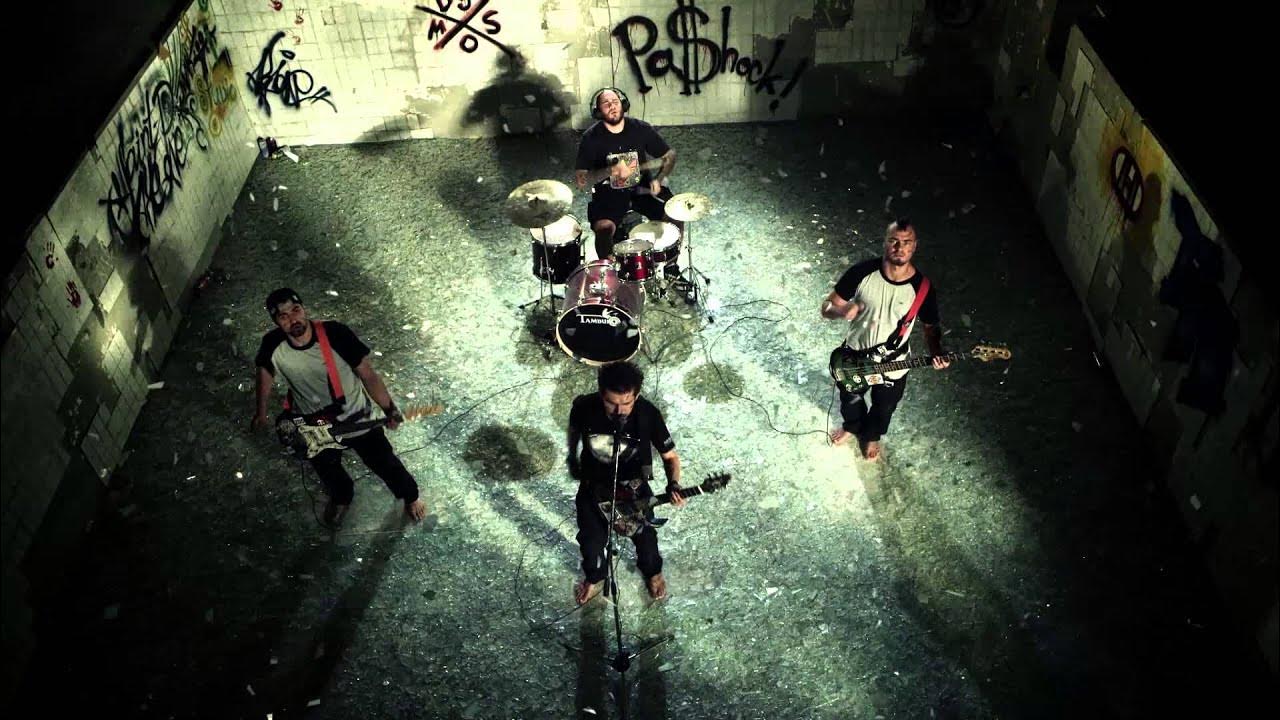 В бассейне полном разбитого стекла. Noize бассейн. Noize бассейн. Нойз мс бассейн. Нойз мс бассейн.