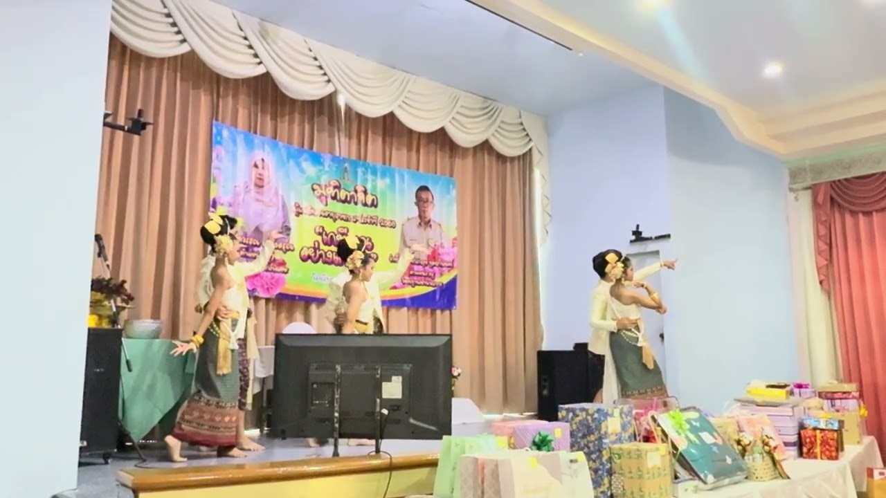 ฟ้อนยี่เป็ง