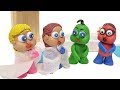 Green & Red Baby WASH TROUBLE IN BATH - Stop Motion Cartoon Kids Video