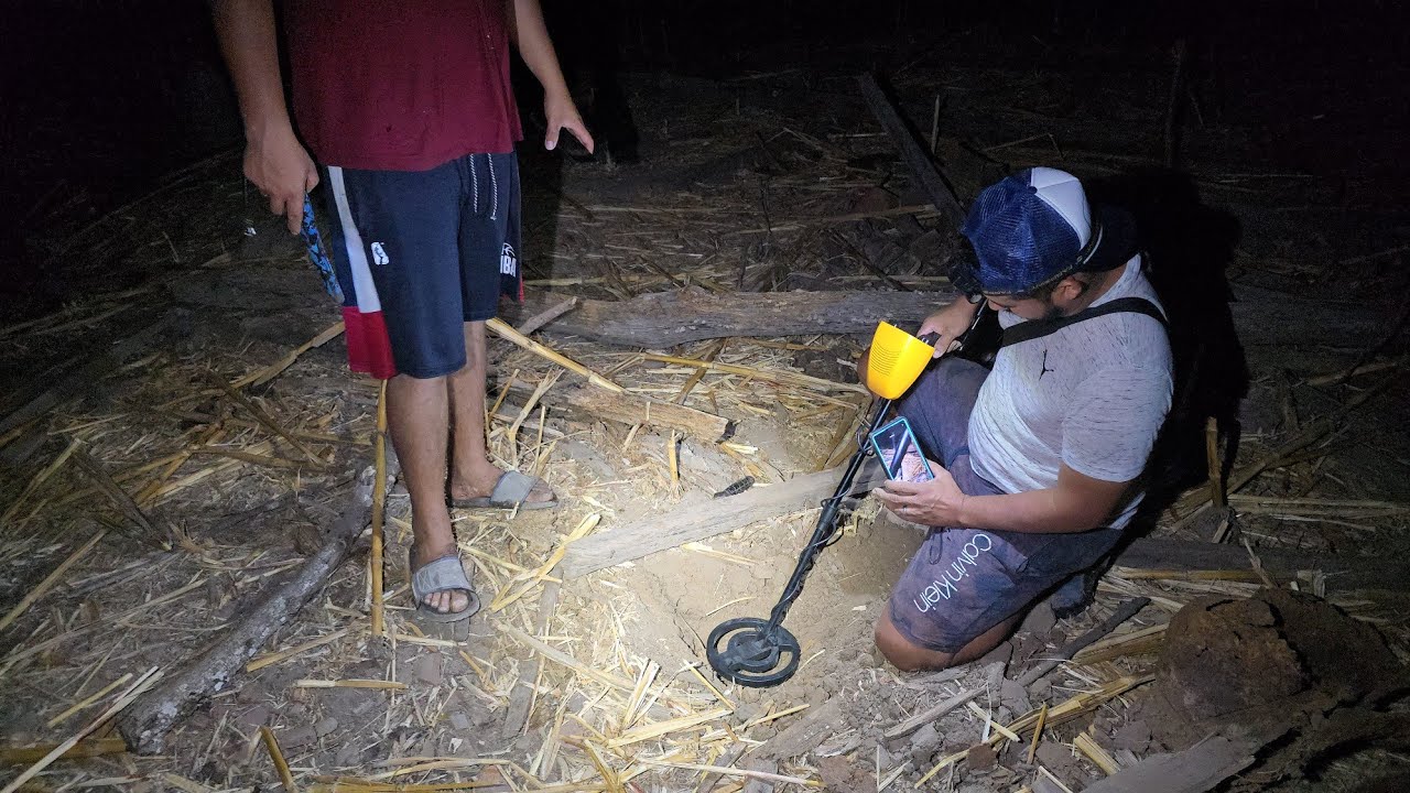 Haciendo Detectorismo en Casas Abandonadas Veamos que Tesoros Encontramos 