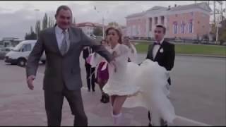 Bride Has Seriously Embarring Wardrobe Malfunction On Wedding Day