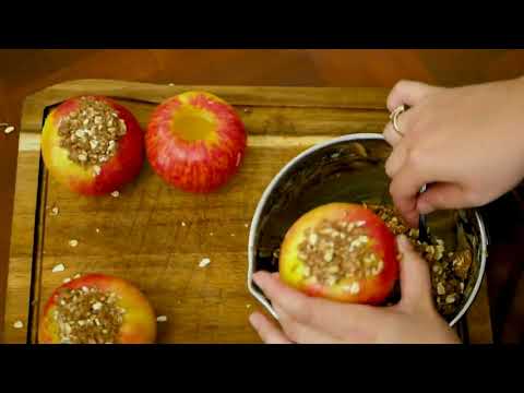 Video: Bakade äpplen Med Nötter