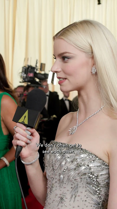 Download lagu Anya Taylor-Joy's Oscars Red Carpet Interview with @AmeliaDimoldenberg | 96th Oscars