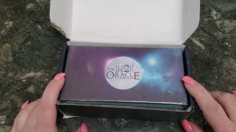 Unboxing iN2IT Oracle Deck || Flip Thru Friday