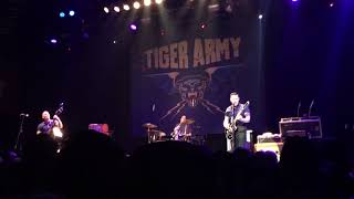 Fog Surrounds - Tiger Army (Mexico city, 2017)