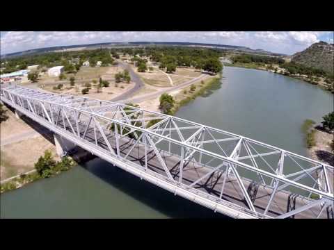 Video: Maikls Hsu Izveido Llano Retreat Uz Attālu Vietu Teksasas Kalifornijas štatā