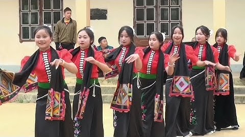 lk múa khăn piêu , Em là người thái sơn la . đội văn nghệ bản xanh biểu diễn.