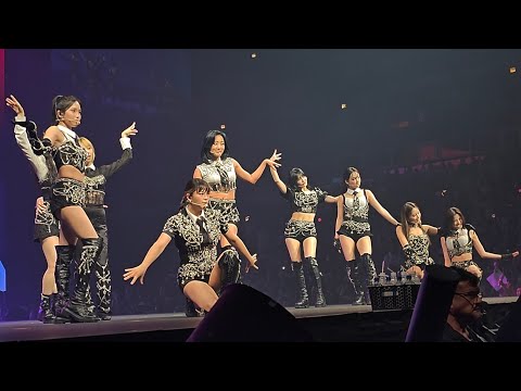 [8K FANCAM] 230628 트와이스 TWICE World Tour Ready To Be Chicago Moonlight Sunrise