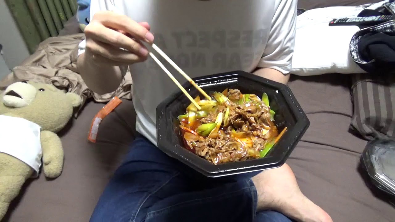 中華と納豆を食う男