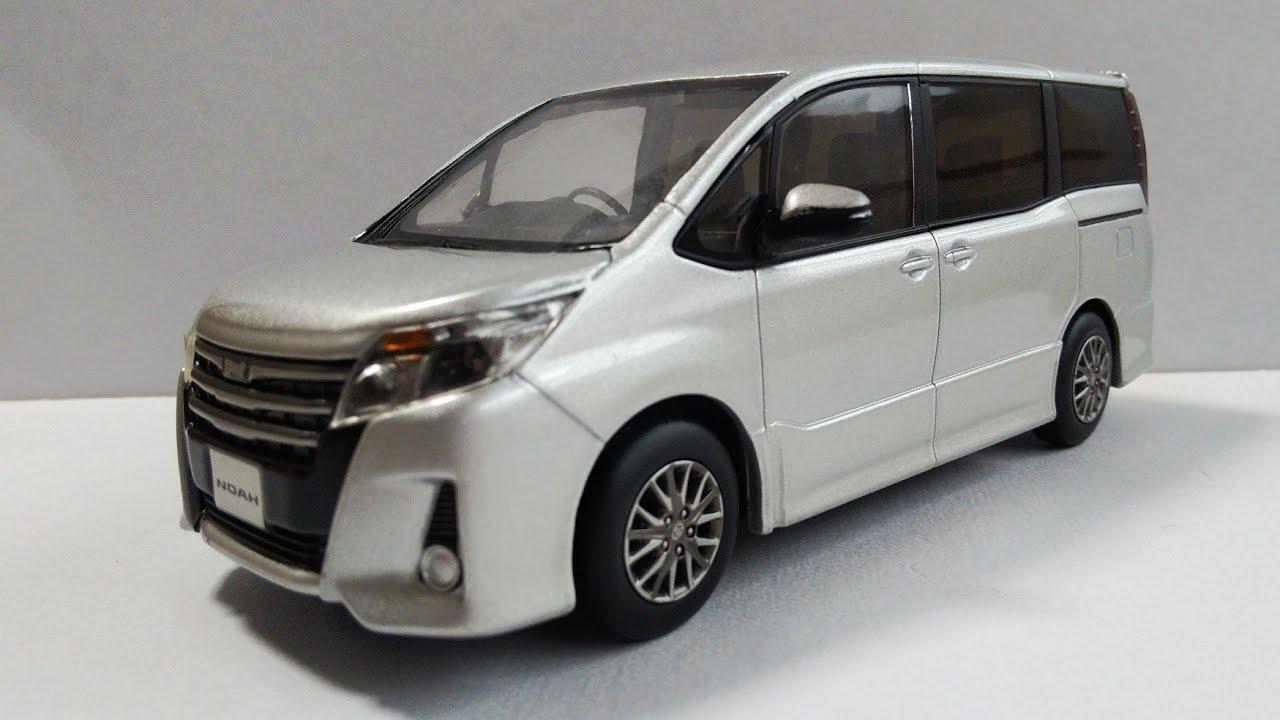 ⭐︎非売品⭐︎トヨタ ノア ミニカー(カラーサンプル)