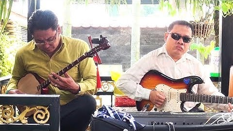 Hữu Hạnh bị bắt phải hòa tấu trước một bài mới được tiếp tục ở lại đờn tiếp cho tới khi tàn tiệc!