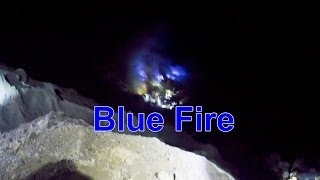 Ijen vulcano crater - blue flames at mid night - Backpacking part 14