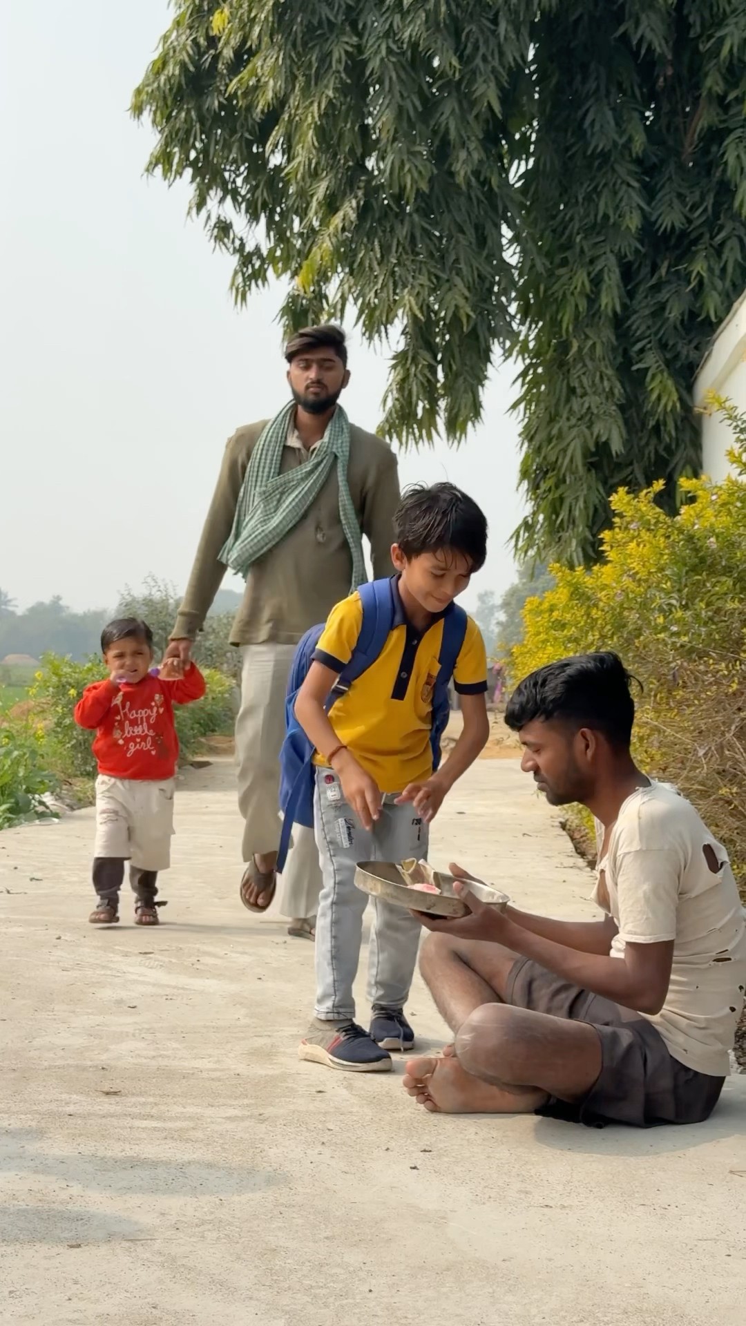 Hame sabki madat karni chahiye ~?#shorts #emotional #motivation #pushpanjalimaurya