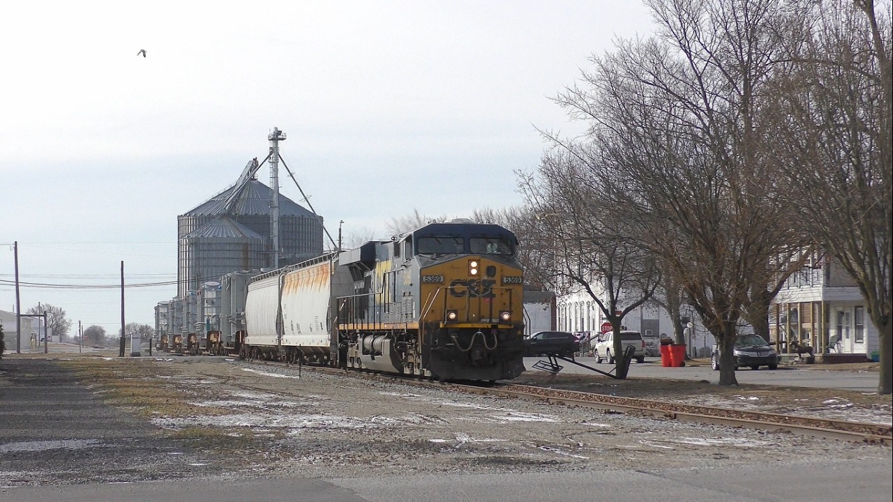 CSX L416 with CSXT 5369 Northbound in Francesville, Indiana