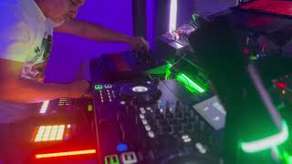 Live DAWless Techno Jam using Roland Tr-8s, Korg Volca and Bass Minilogue