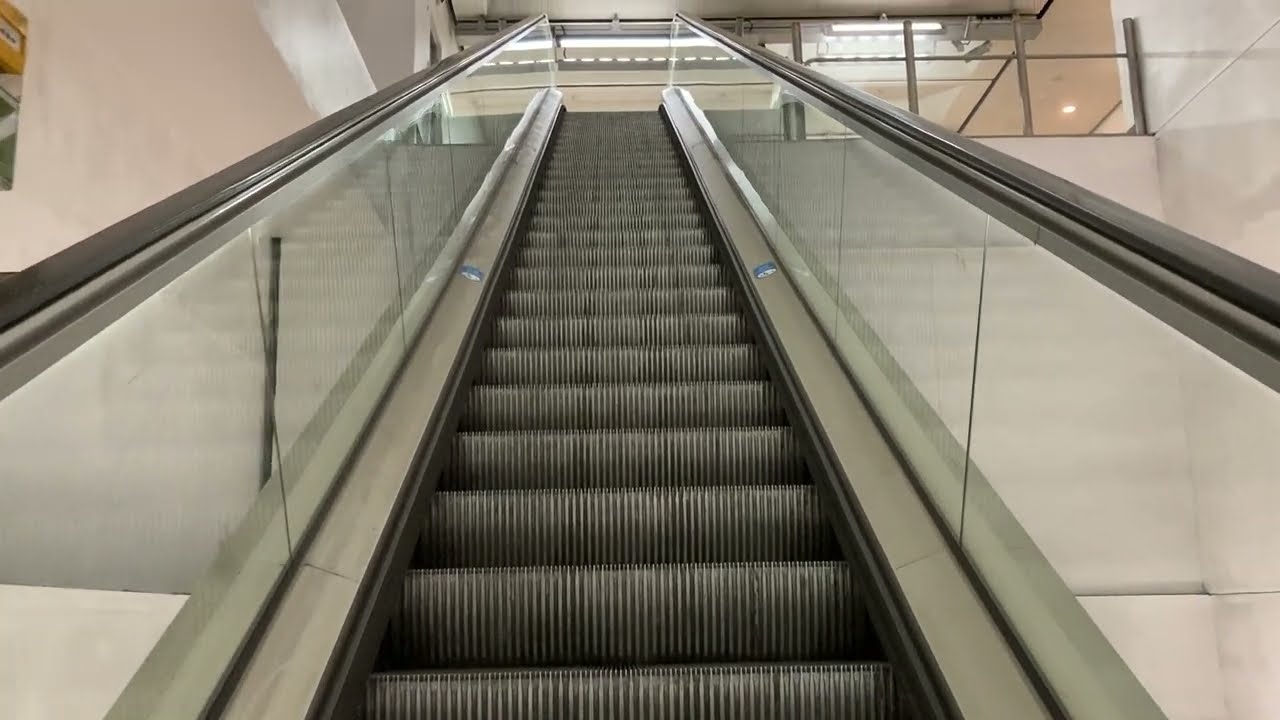 London Heathrow Airport - 3x Escalator ride (1998 O&K mod KONE) in Heathrow Express T123 Station.