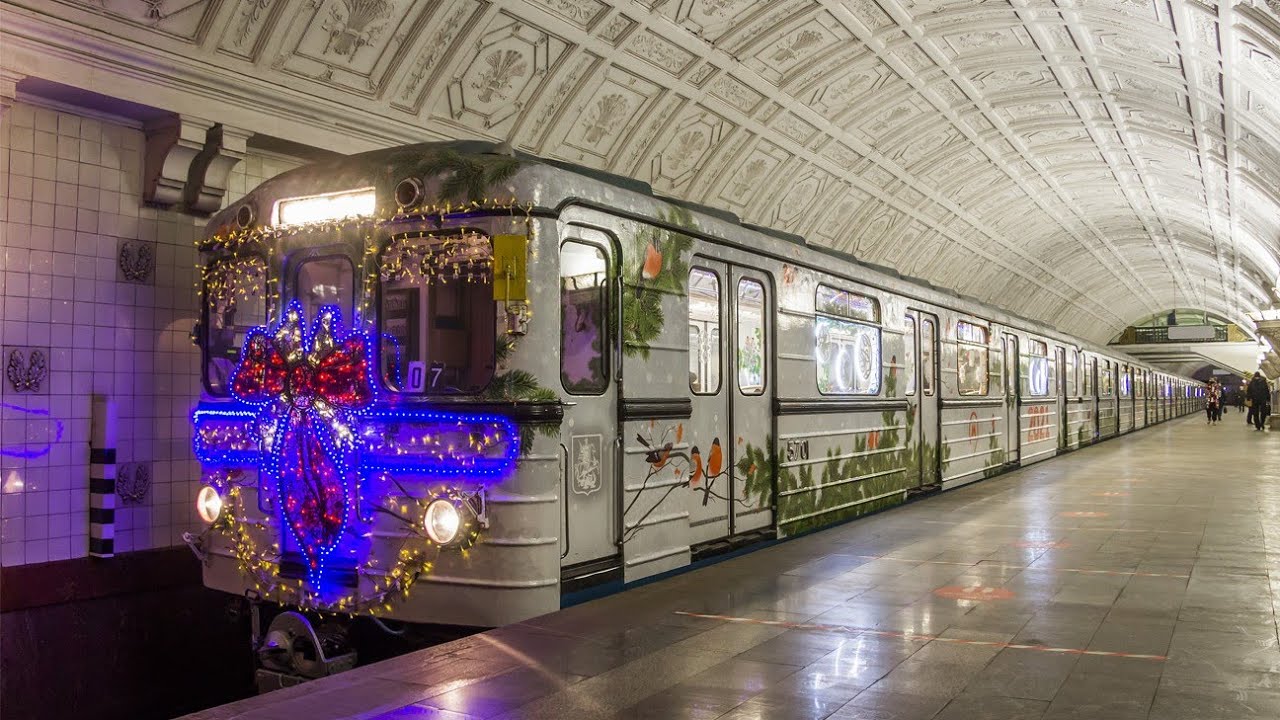 Новогодний поезд метро