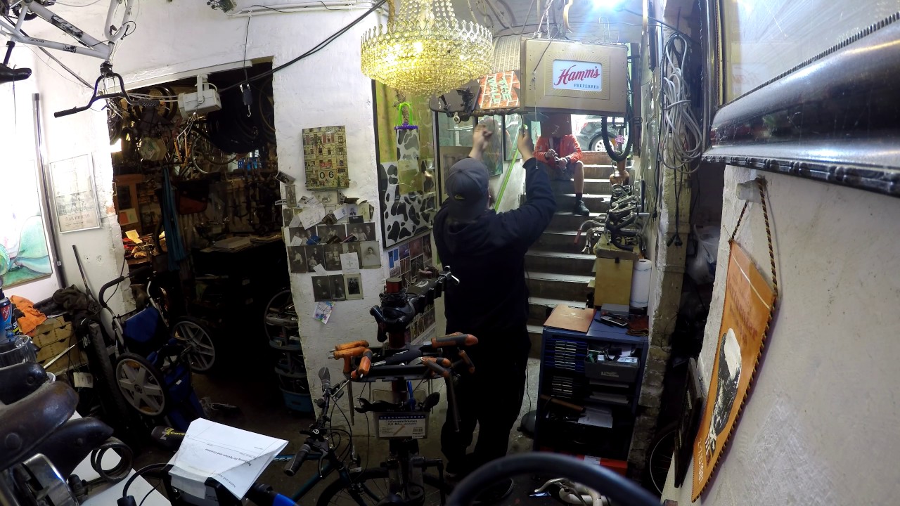 Fast Play # 23 let´s play Fahrradladen Zeitraffer Freitag Rent a Bike at Berlin Bike Store - YouTube