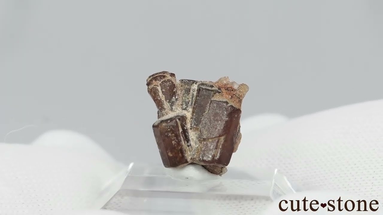 アフガニスタン Badakhshan産 コンドロダイトの原石 No.2 - cute stone -