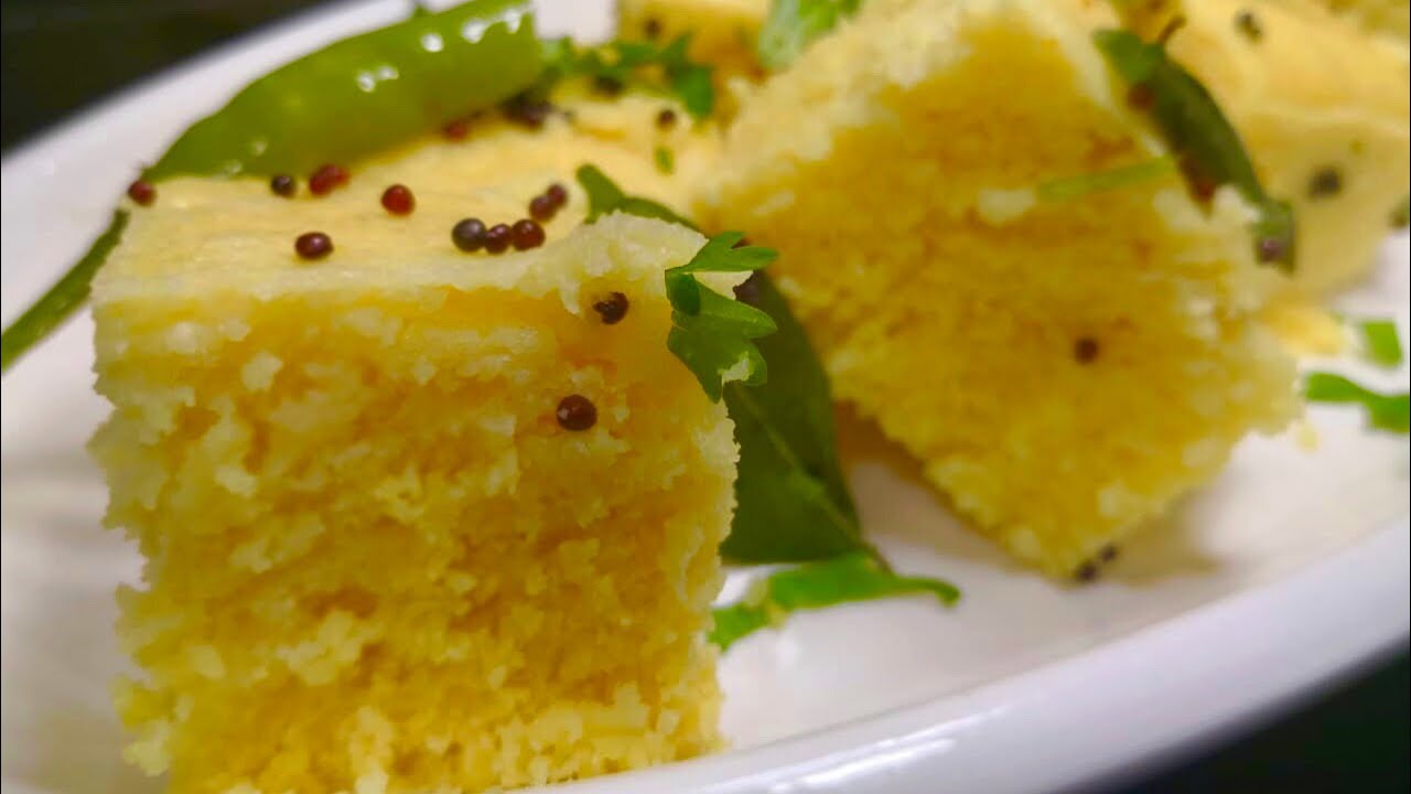 ऐसा सॉफ्ट और स्पंजी ढोकला आसानी से बनाये घर पर  | Soft & Spongy Dhokla recipe in Hindi
