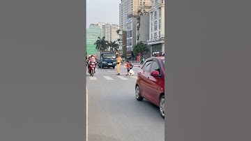 Hành động thật đẹp của chú công an giao thông #congannhandan #shorts