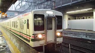 107系 普通 横川行き 高崎駅 豪雨の中発車シーン。