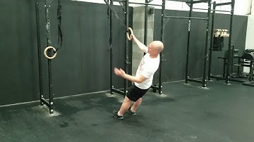 Single arm ring row with rotation