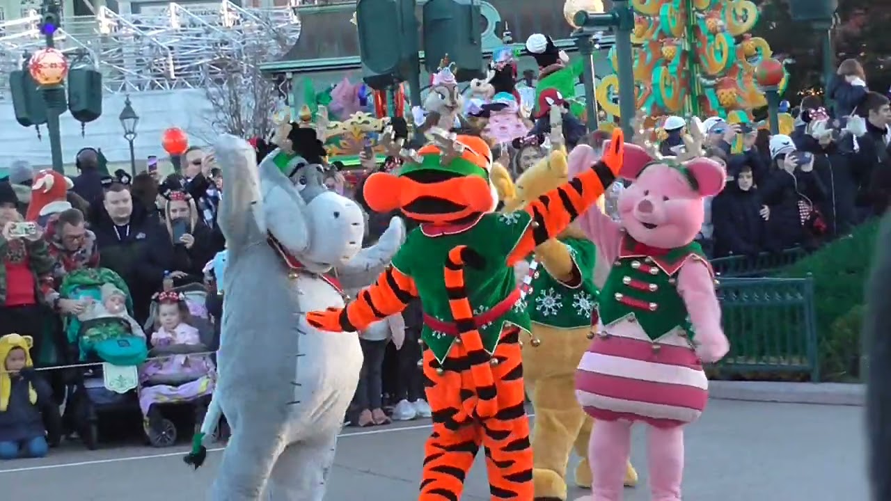 Disneyland Paris 2024 | Mickey's Dazzling Christmas Parade!