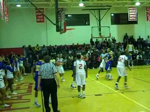 Mike Shaw Chicago De La Salle 2010 alley-oop slam ...