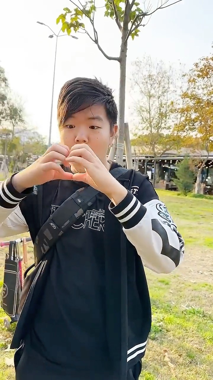 Make a heart out of your hands ?? LeoNata family #shorts