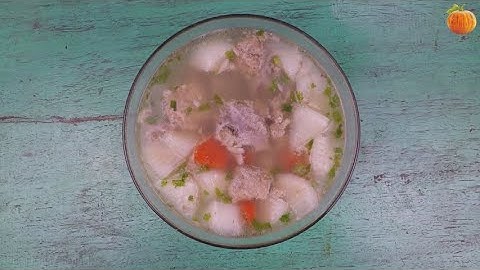 Canh xương lợn hầm củ cải