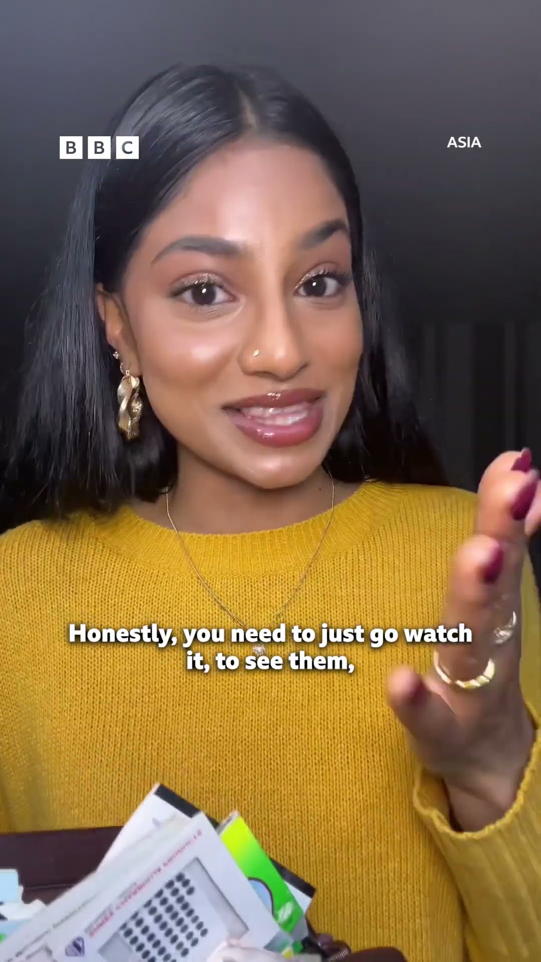 Shini's Bengal tiger bindi try on - BBC
