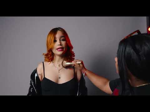 Lil Roxie - Tiene Que Bajarle (Video Oficial)