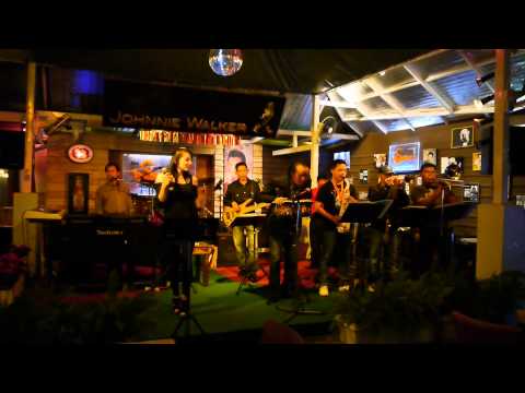 Live Band at The Sisters Riverside Restaurant, Chiang Mai