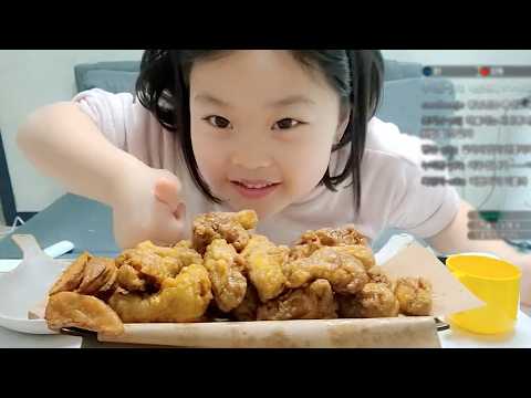 📢 아아-, 하율이의 "교촌허니콤보" 입덕식이 있겠습니다.