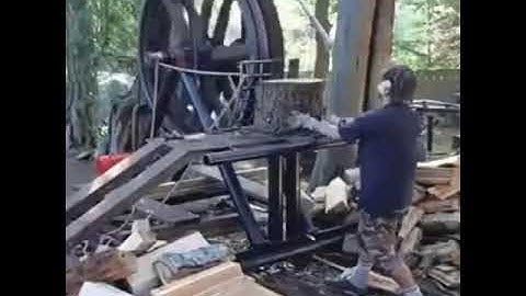 Ai rồi cũng đi bổ củi thôi …bổ củi theo phong cách 5.0 😬