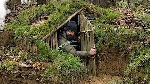 Building complete and warm survival shelter | Bushcraft earth hut, grass roof & fireplace with clay