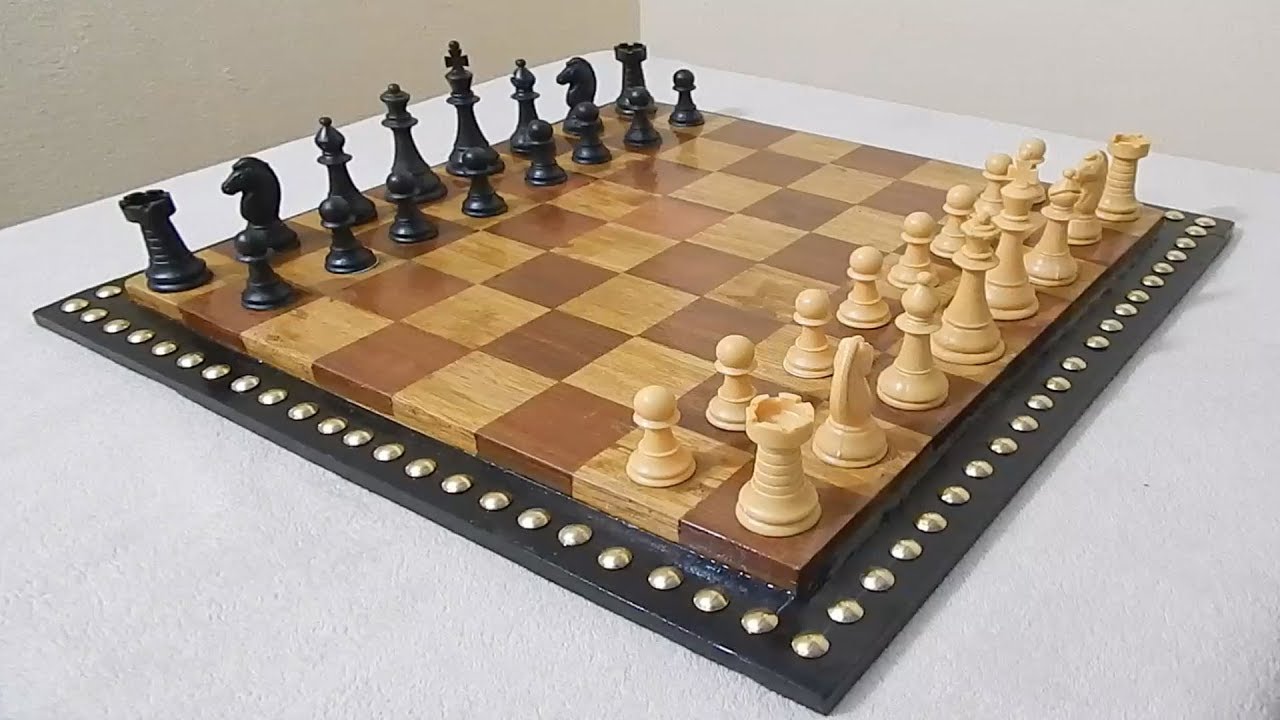 Tabuleiro de dama/xadrez em madeira veja como fazer..( Wooden board /  checkerboard see how to do it. 