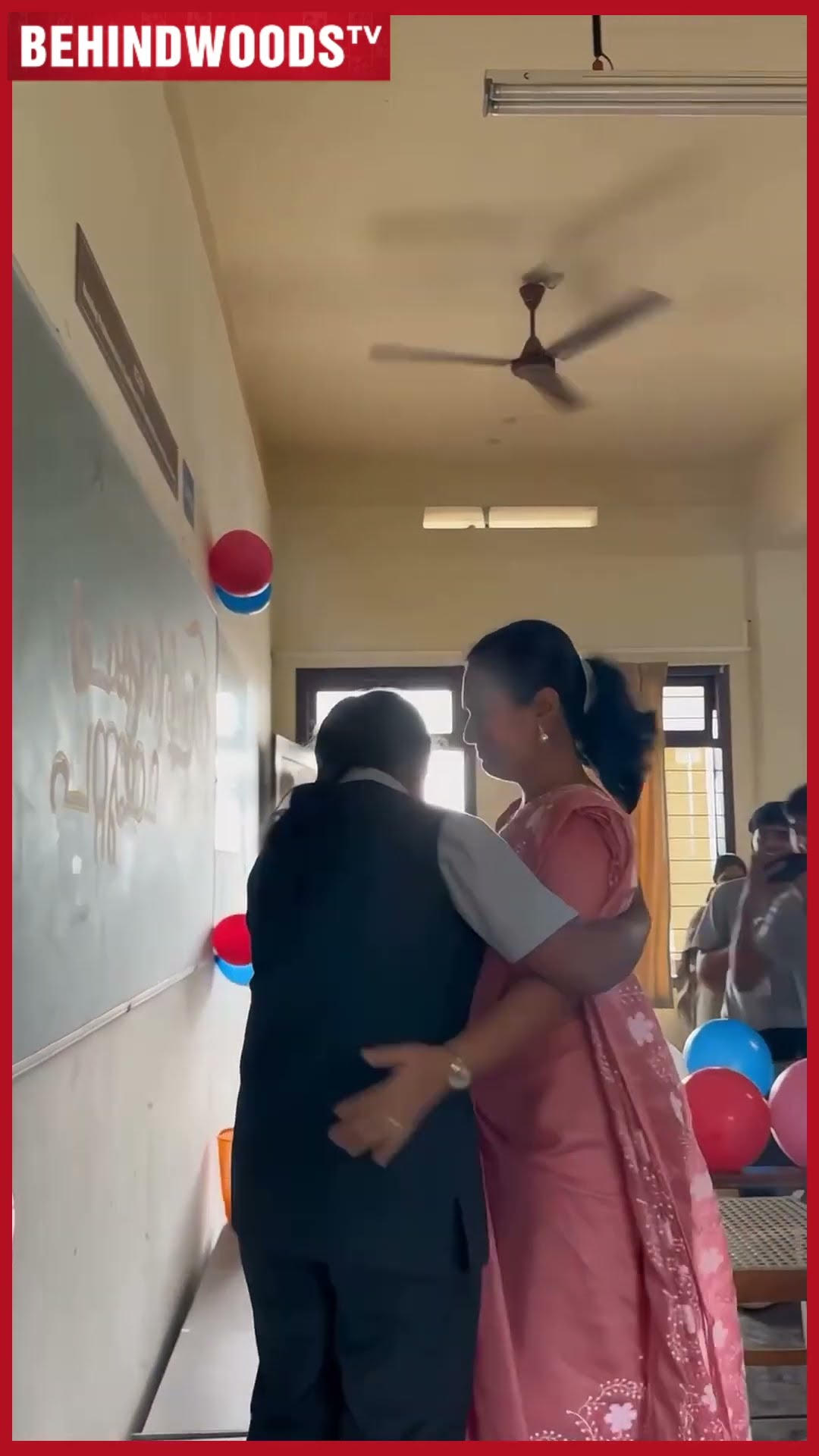 'Teacher முகத்துல சந்தோசம் தாங்கல..'? Students குடுத்த Lovely Surprise ?