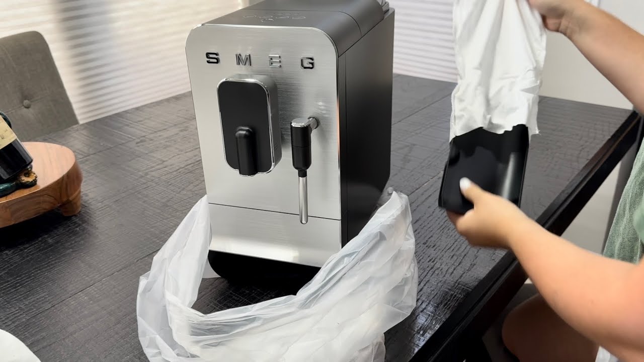 Smeg Automatic Espresso Machine 2025 | Unboxing and Close up - YouTube