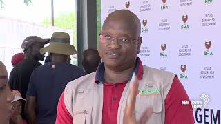 Thousands of holiday makers make their way through the Beitbridge border post into Zimbabwe
